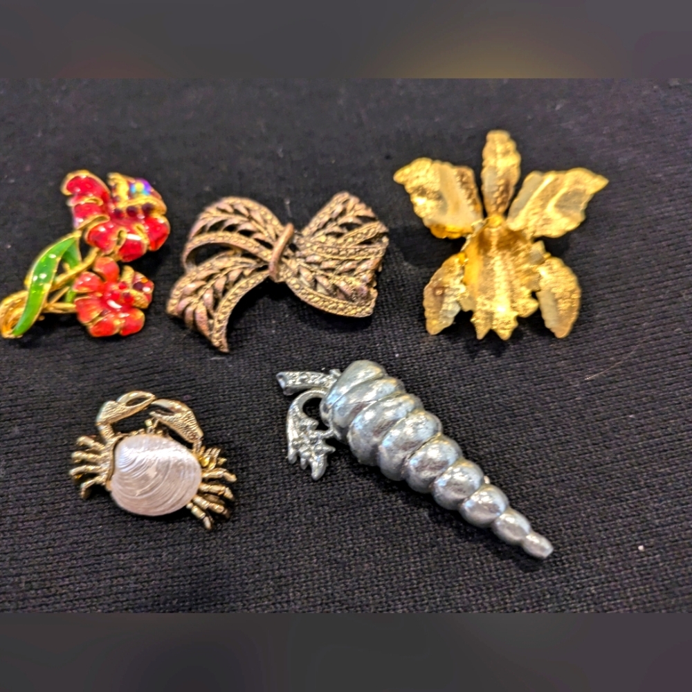 Elegant Gold and Silver Brooch Set of 5